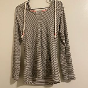 Black and white| M | hoodie (type)